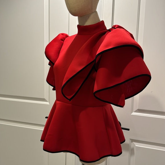 Beautiful dramatic top with puff sleeve and bow. True red with black outline . - Picture 3 of 6